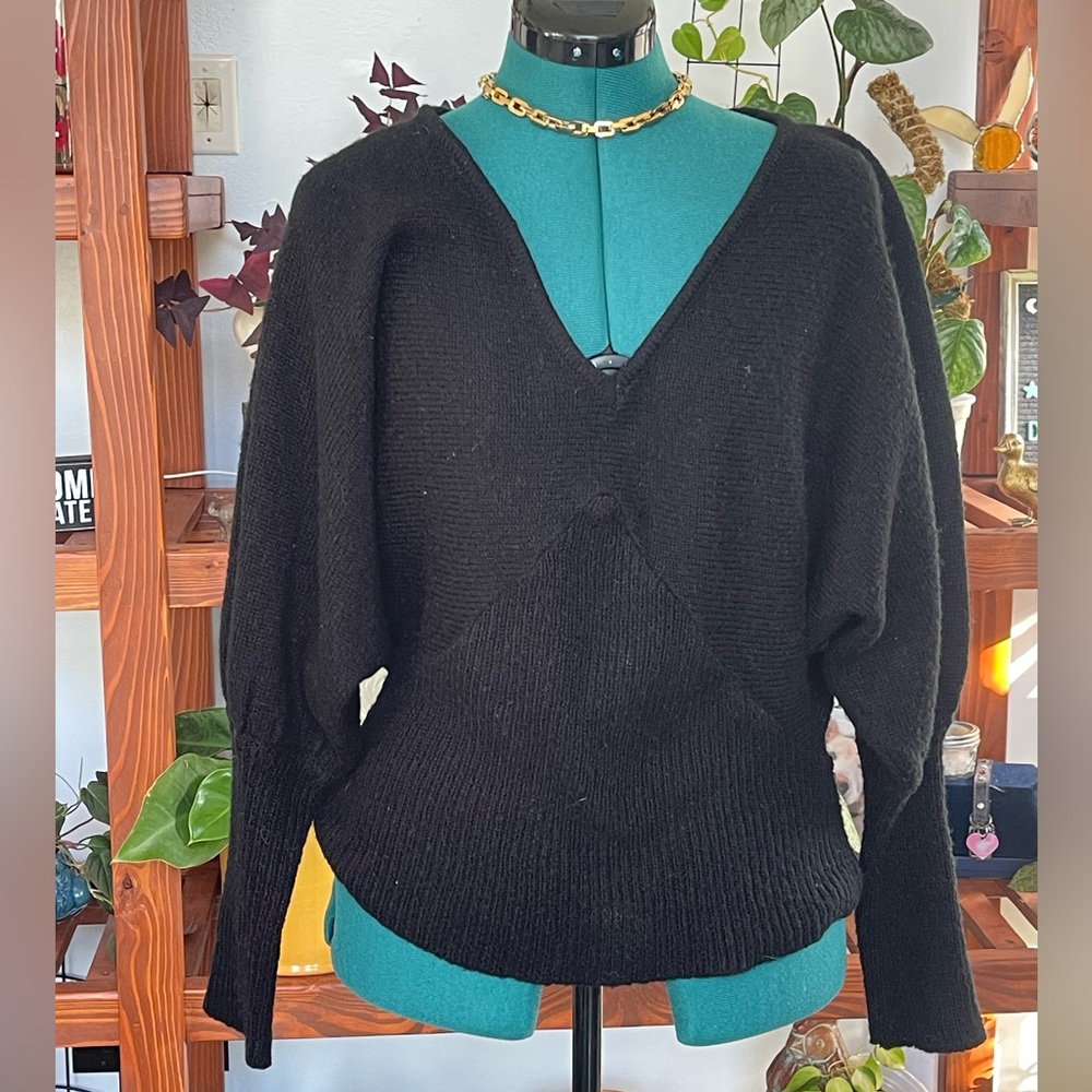 Black v-neck cropped sweater